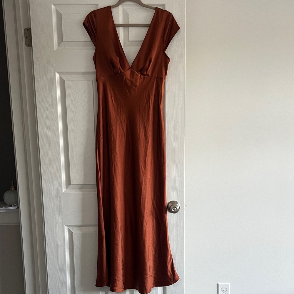 Elegant Rust Maxi Dress with V-Neck